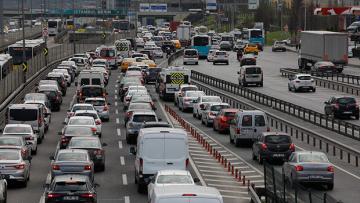 İstanbul’da mesai bitimi trafik yoğunluğu