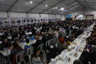 Binlerce vatandaş Eyüpsultan’da dev iftar sofrasında buluştu